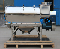 氣旋篩利用的使氣體的回旋將物料撲到篩網(wǎng)上，利用篩網(wǎng)孔徑的大小從而實(shí)現(xiàn)物料的篩分。